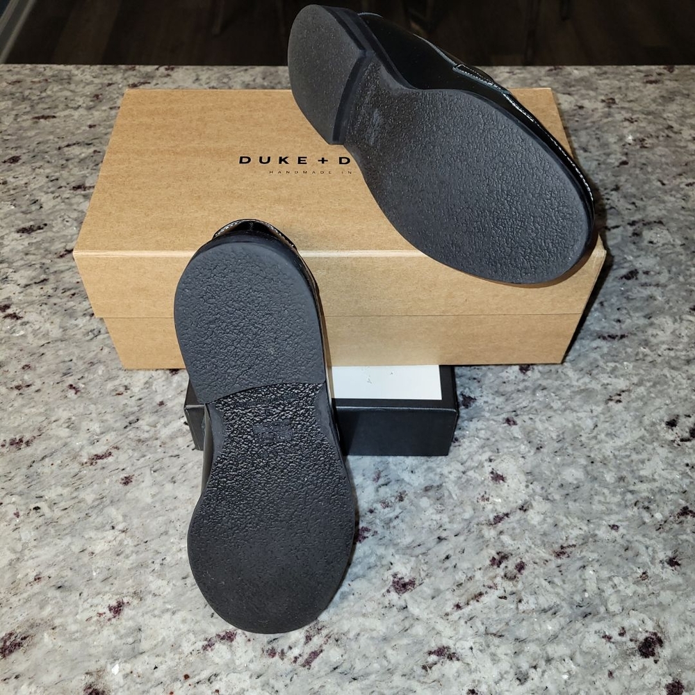 Black and White Loafers with Textured Upper and Decorative Strap - Picture 3 of 6